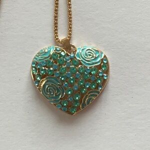 BETSEY JOHNSON GOLD ALLOY CRYSTAL HEART WITH GREEN ROSES NECKLACE